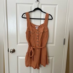 Light orange romper with buttons and waist tie, size L
